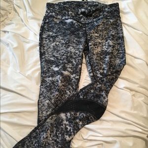 Cropped printed leggings